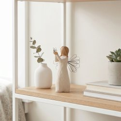 Willow Tree Angel of Freedom figur st�ende i bogreol